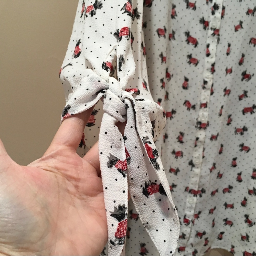 Catherines Women's Blouse Tunic Top All Over Dogs Print White Red Plus 3X 26/28W - Picture 4 of 4